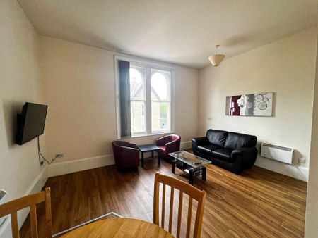 2 bedroom maisonette to rent - Photo 2