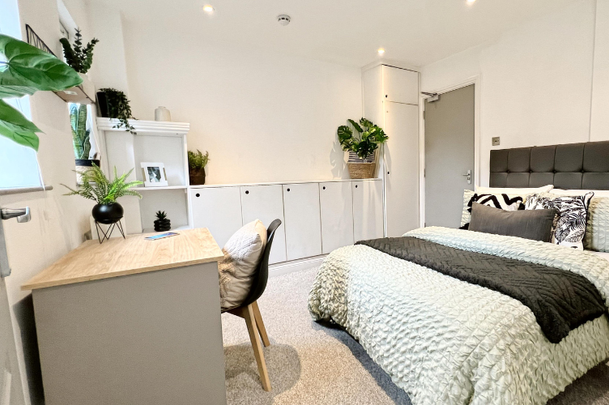 The Street, Ashford - Photo 1