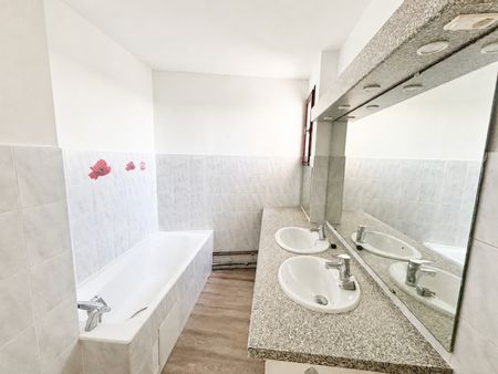 Location Appartement 2 pièces 59m² - Photo 4