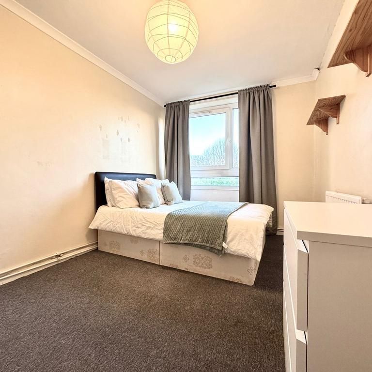 3 bedroom flat to rent - Photo 1