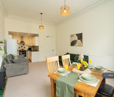 3 bedroom flat to rent - Photo 1