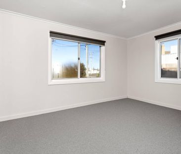 Perfect Family Home - Photo 3