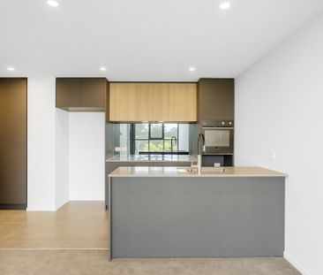 Stylish One-Bedroom Apartment with Stunning Mountain Views in Lyneham - Photo 2