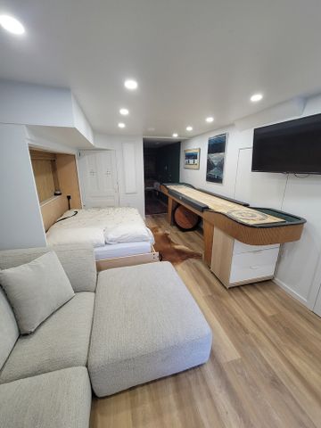 Queen Street East - Photo 3