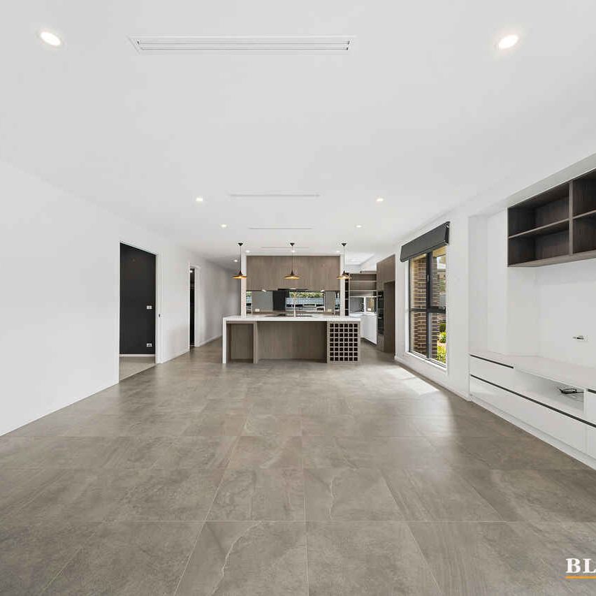 Executive Family Luxury in the Heart of Googong - Photo 1