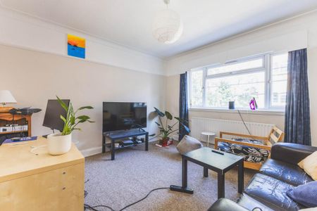 2 bedroom flat to rent - Photo 2