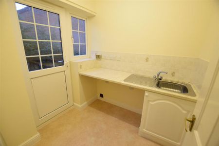 3 bedroom detached bungalow to rent - Photo 5