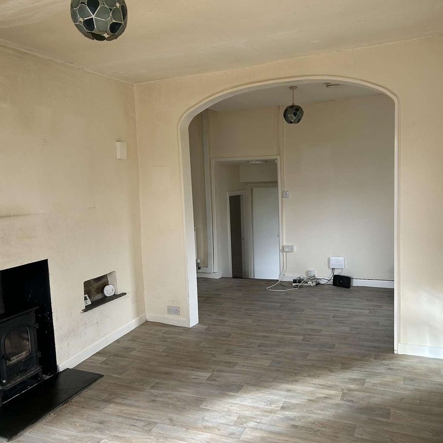 Please email to receive a Register of Interest form - Detached lodge forming part of a private Estate to let on a new tenancy - Photo 1