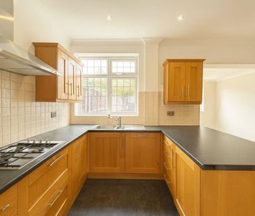 4 bedroom House To Let - Photo 3