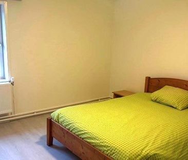 Ruim appartement met 3 slaapkamers nabij het centrum - Photo 4