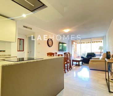 Alquiler de piso en Avenida Benajarafe - Photo 2