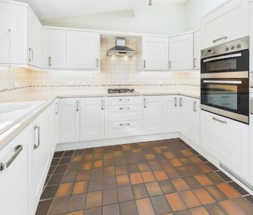 3 bedroom detached house to rent - Photo 2