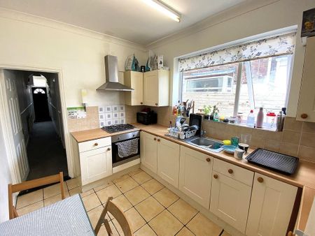 4 bedroom terraced house to rent - Photo 2