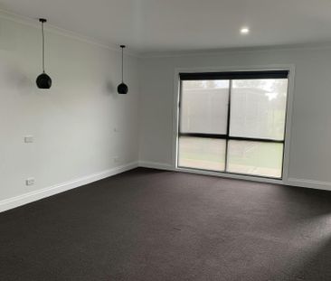 Modern Country Living: 4-bedroom home - Photo 6