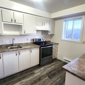 Joli appartement 4 1/2 style-condo à Brossard - Disponible IMMÉDIATEMENT! - Photo 2