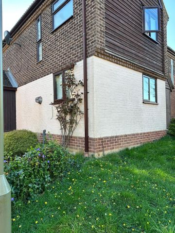 2 bedroom semi-detached house to rent - Photo 3