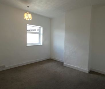 Terraced House to rent on - Photo 6