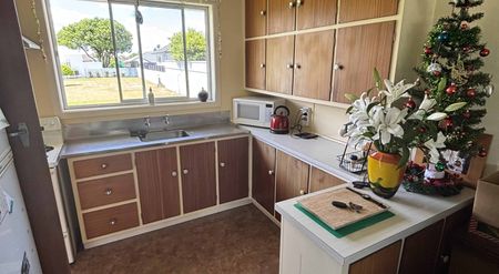 Tidy 2 bedroom unit - Photo 3