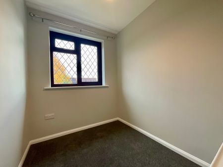3 bedroom Detached House to let - Photo 5