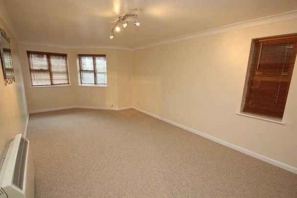 Maybury Road, Woking - 1 bedroomProperty for lettings - Seymours - Photo 1