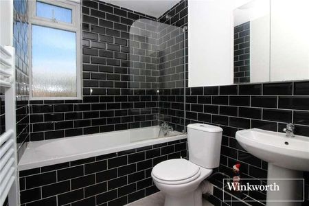 Boreham Holt, Elstree, Borehamwood, Hertfordshire, WD6 - Photo 5
