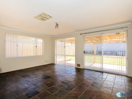 LARGE FAMILY HOME 5 MINUTES FROM THE BEACH! - Photo 4