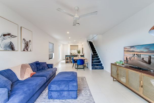 This 2 bedroom townhome is available now - Photo 1