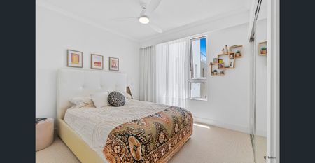 ABSOLUTE BEACHFRONT - TOP FLOOR WITH EXCLUSIVE ROOFTOP TERRACE - Photo 3