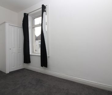2 Bedroom Mid Terraced House - Photo 3
