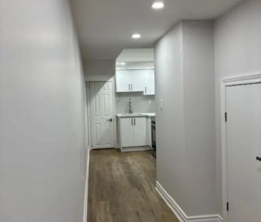 34 Reigate Avenue #Basement Apartment - Photo 3