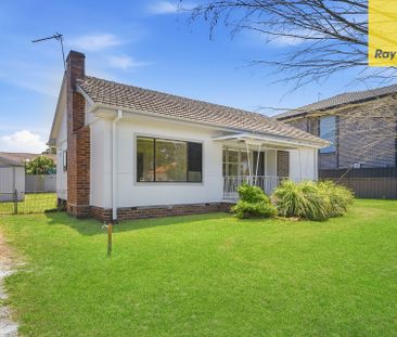 RENOVATED FAMILY HOME ON LARGE BLOCK!!! - Photo 4