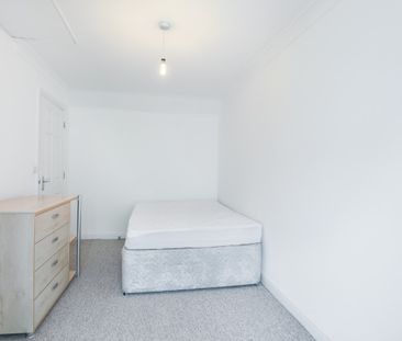 3 Bed Mews House With Garden In A Great Location in SE15 - Photo 3