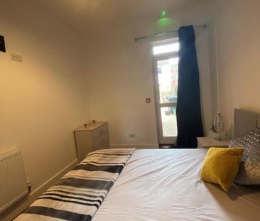 1 bedroom in a house share to rent - Photo 2
