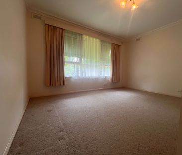 Comfortable Three-Bedroom Home in a Convenient Location - Photo 6