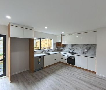 Modern Four-Bedroom Home, close to Westgate Mall - Photo 5