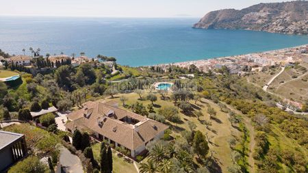 La experiencia de habitar una mansión en un rincón paradisíaco del Mediterráneo - Photo 4