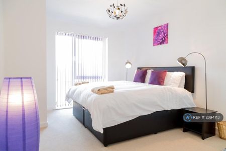 2 bedroom penthouse to rent - Photo 4