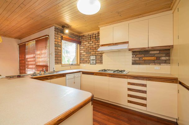 Spacious family home in a prime location - Photo 1