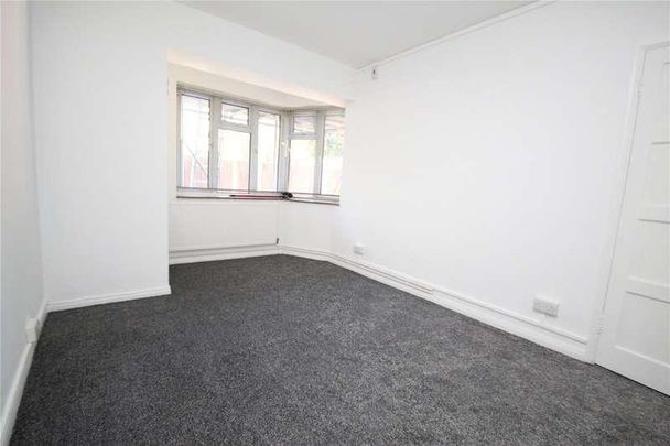 Pyrles Lane, Loughton, IG10 - Photo 1