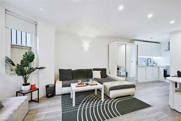 Queen's Gate, South Kensington, SW7 - Photo 1