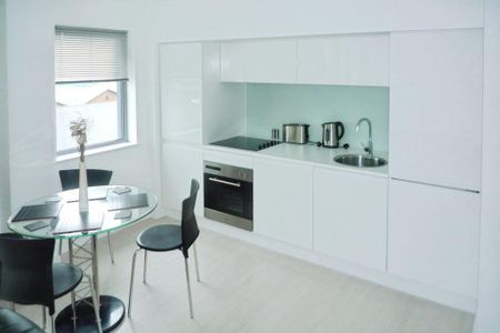 2 bedroom flat to rent - Photo 2