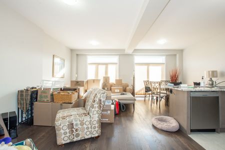 **STUNNING** 3 Bedroom Townhouse in St. Catharines!! - Photo 4