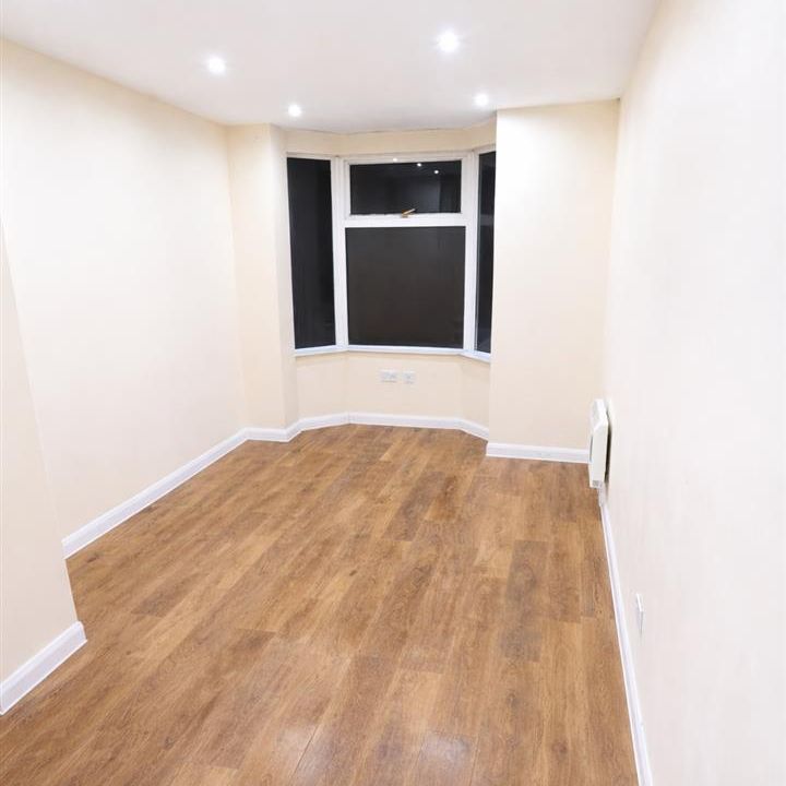 Tonbridge Road, Maidstone ME16, London - Photo 1