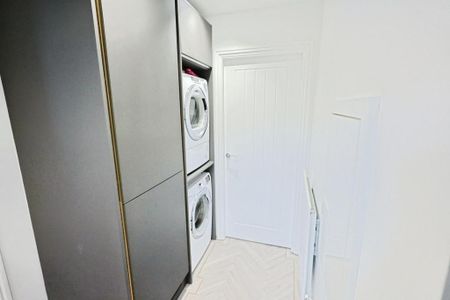 4 bedroom detached house to rent - Photo 2