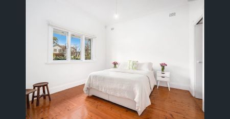 Beautifully renovated family haven with lush gardens - Photo 5