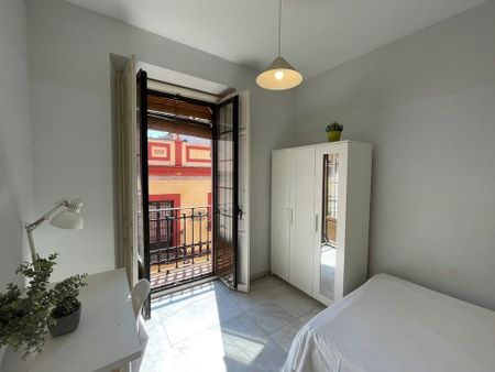 Calle San Luis, Sevilla, Andalusia 41003 - Photo 5