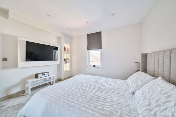 Lower South Street, Godalming, Surrey, GU7 - Photo 1