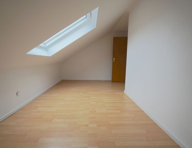 Geräumige Dachgeschosswohnung im Herzen von Bedburg-Hau - Photo 1