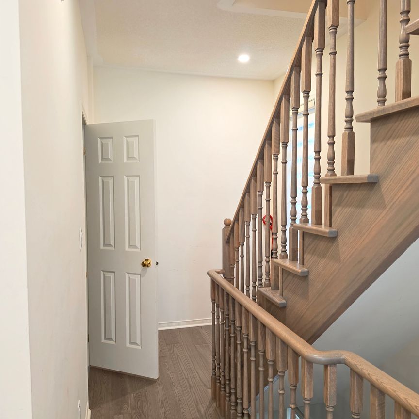 For Lease - 109 Ness Drive, Richmond Hill, Ontario - Photo 1