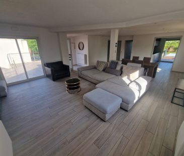 Location Maison 6 pièces 159m² MAGNY LES HAMEAUX 78114 - Photo 2